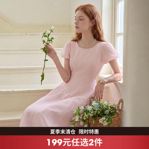 西遇粉色肌理感连衣裙女2026年夏季新款圆领泡泡袖收腰A字中长裙SS060488 商品图0
