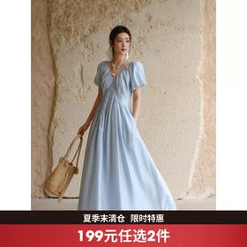 西遇v领泡泡袖连衣裙女2026年夏季新款捏褶简约纯色通勤A字长裙SS060634