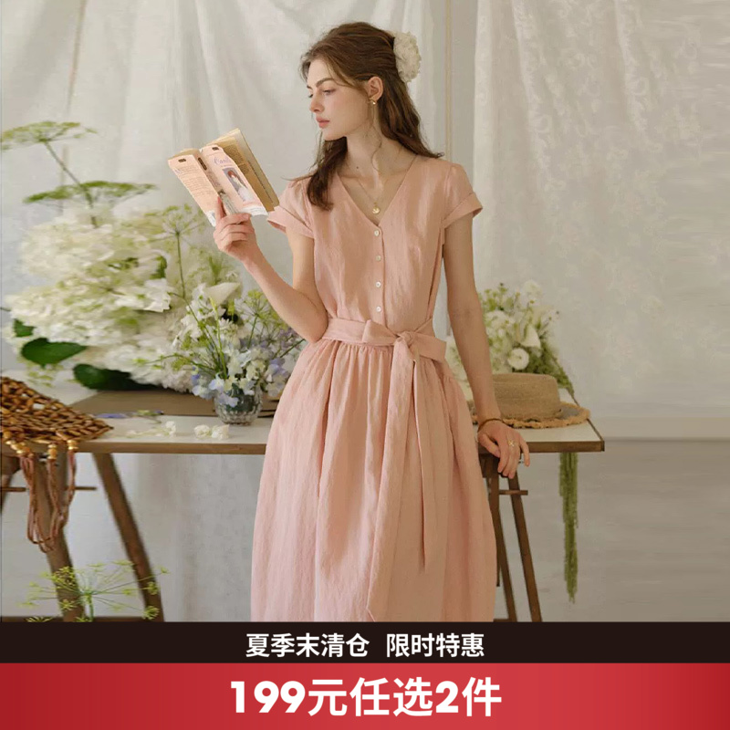 西遇V领单排扣系带短袖连衣裙女2026年夏季新款法式肌理感长裙SS060491
