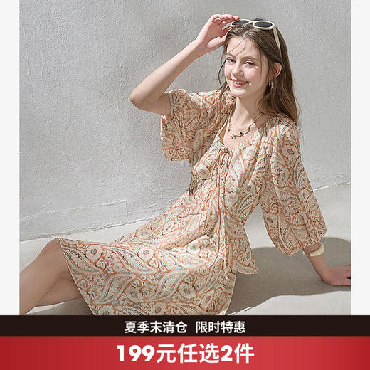 西遇复古印花连衣裙女2026秋季新款V领抽绳七分灯笼袖度假风短裙SS060748 商品图0